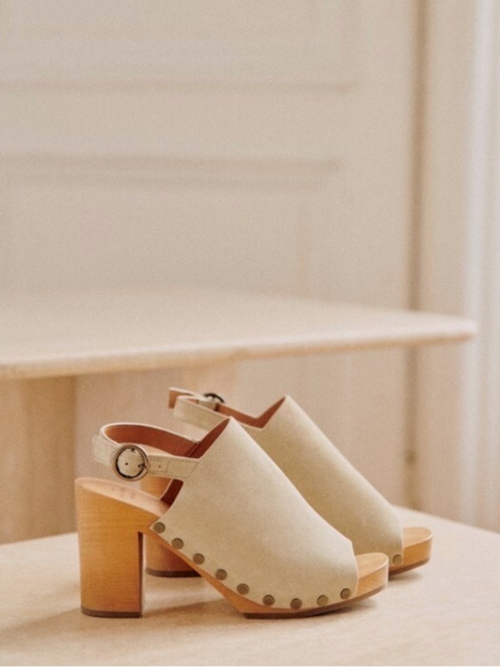 Women's Sézane Dakota High Clogs Cream Open-Back Mules 40